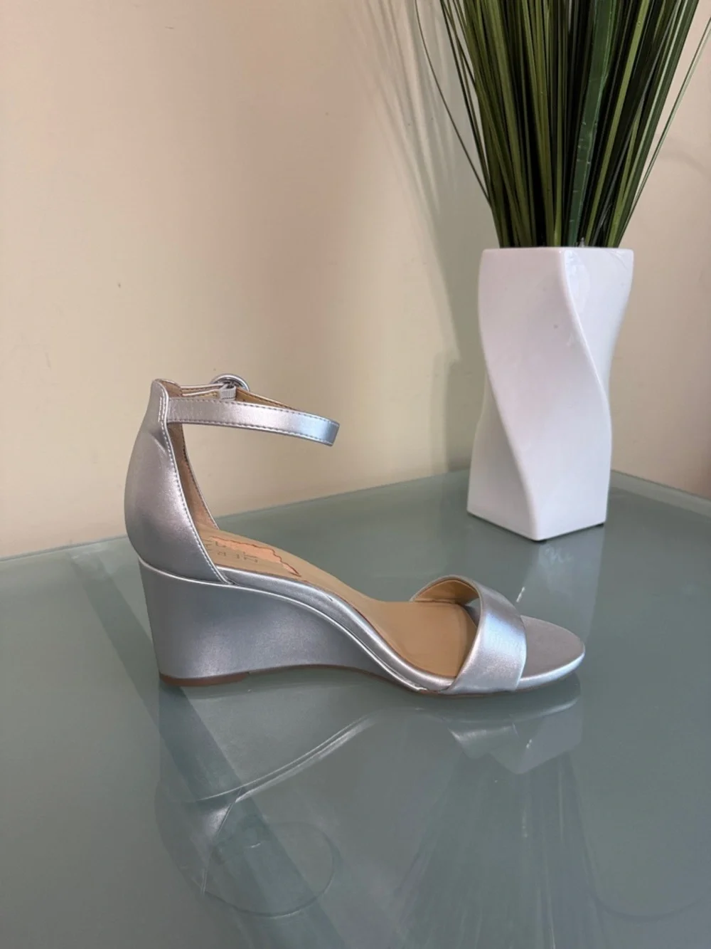 Naturalizer Silver Metallic Ankle-Strap Wedge Sandals Size 9 - Like New